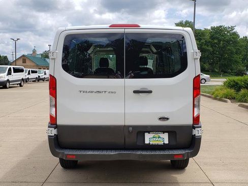 Used 2016 Ford Transit 250 130 Low Roof RWD image 4