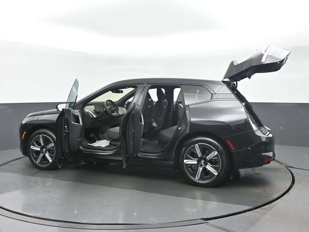 Used 2024 BMW iX xDrive50 w/ Premium Package AWD/4WD image 40