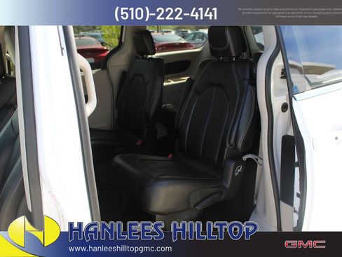 Used 2024 Chrysler Pacifica Touring-L FWD image 16