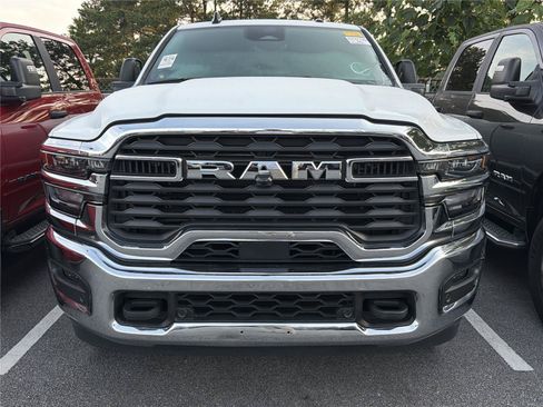 Used 2026 RAM 2500 Big Horn AWD/4WD image 2