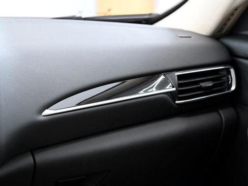 Used 2021 Maserati Levante image 35