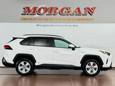 Used 2019 Toyota RAV4 LE AWD/4WD image 2