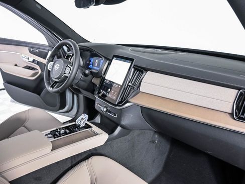 New 2026 Volvo XC90 B6 Plus w/ Protection Package Premier AWD/4WD image 23