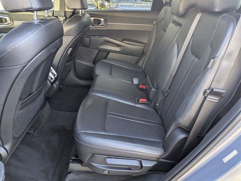 Used 2024 Kia Sorento S image 22