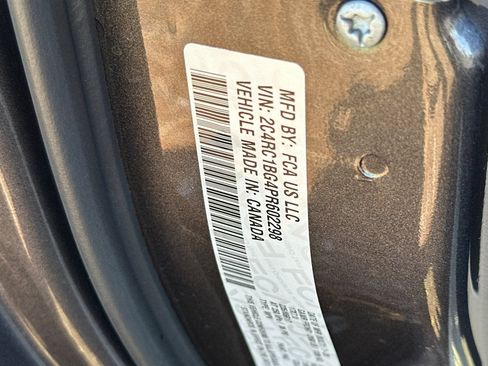 Used 2023 Chrysler Pacifica Touring-L FWD image 33