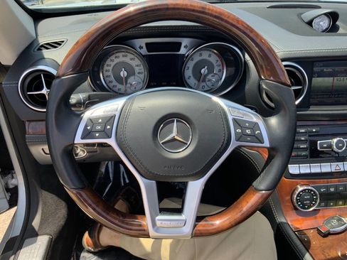 Used 2014 Mercedes-Benz SL 550 image 17