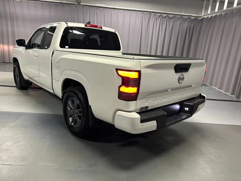 Used 2025 Nissan Frontier SV RWD image 5