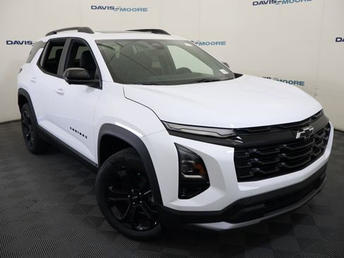 New 2026 Chevrolet Equinox LT w/ Convenience Package II AWD/4WD image 2
