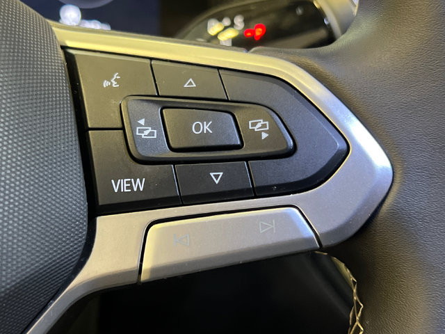 Used 2025 Volkswagen Tiguan SE FWD image 22