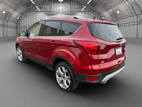 Used 2019 Ford Escape Titanium image 9