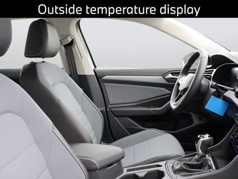 Used 2025 Volkswagen Jetta SE image 12