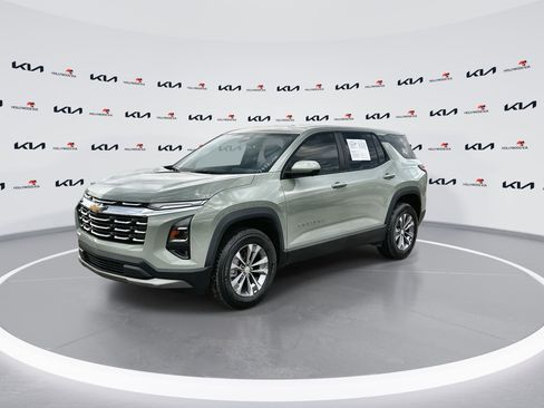 Used 2025 Chevrolet Equinox LT w/ Safety and Technology Package image 4