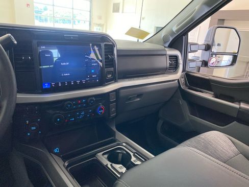 New 2026 Ford F250 XLT w/ XLT Premium Package AWD/4WD image 12