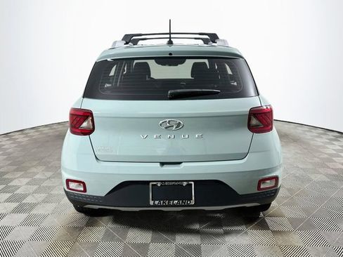 Used 2025 Hyundai Venue Limited FWD image 4