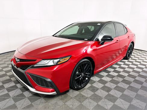 Used 2021 Toyota Camry XSE image 7