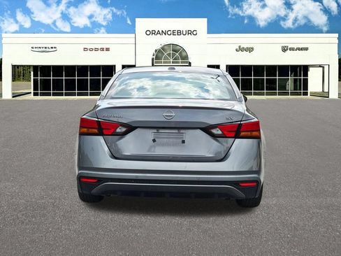 Used 2024 Nissan Altima 2.5 SV FWD image 8