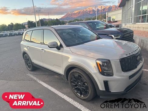 Used 2021 Kia Telluride EX w/ EX Premium Package image 8