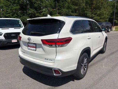 Used 2019 Toyota Highlander XLE AWD/4WD image 23
