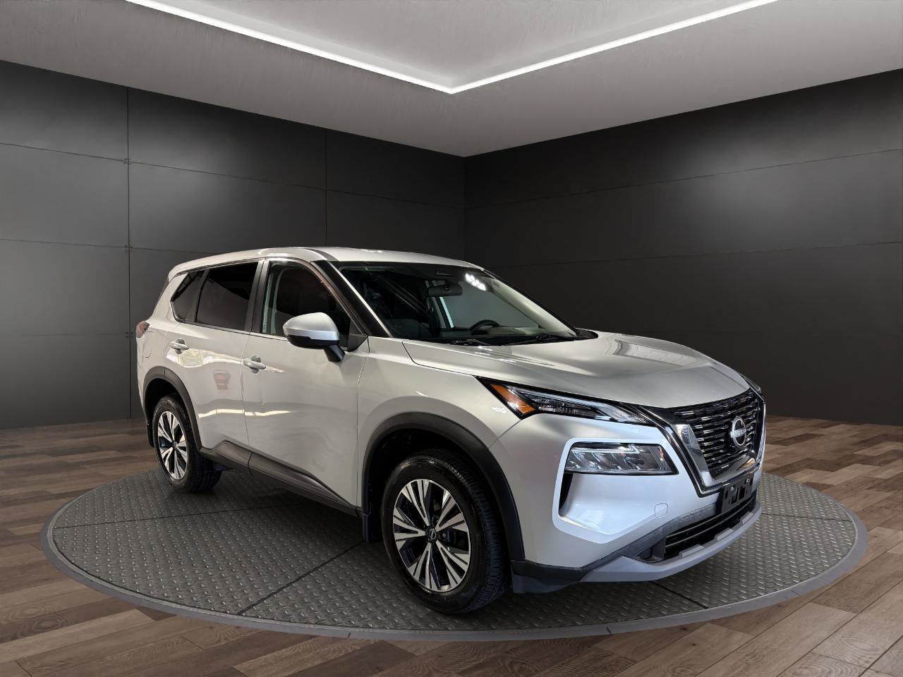 Used 2022 Nissan Rogue SV AWD/4WD image 2