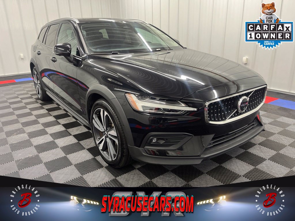 Used 2025 Volvo V60 B5 Cross Country Plus AWD/4WD image 1