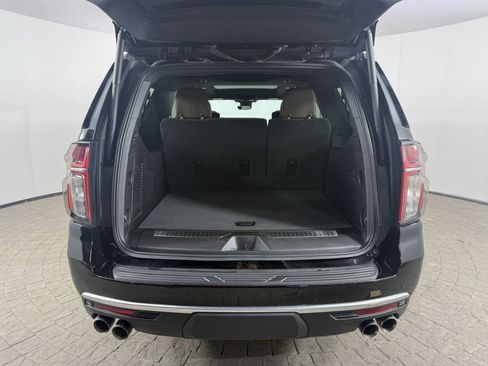 Used 2024 Chevrolet Suburban High Country w/ Advanced Technology Package image 7