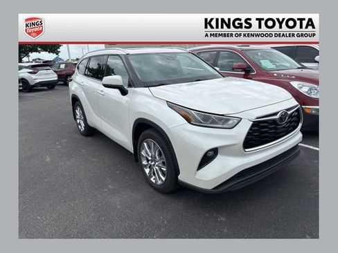 Used 2021 Toyota Highlander Limited AWD/4WD image 1