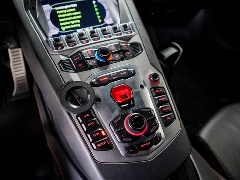 Used 2018 Lamborghini Aventador S AWD/4WD image 19