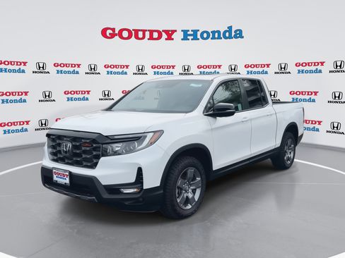 Used 2025 Honda Ridgeline TrailSport image 4