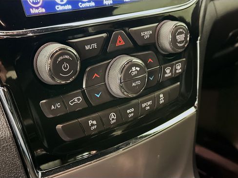 Used 2020 Jeep Grand Cherokee Altitude image 24