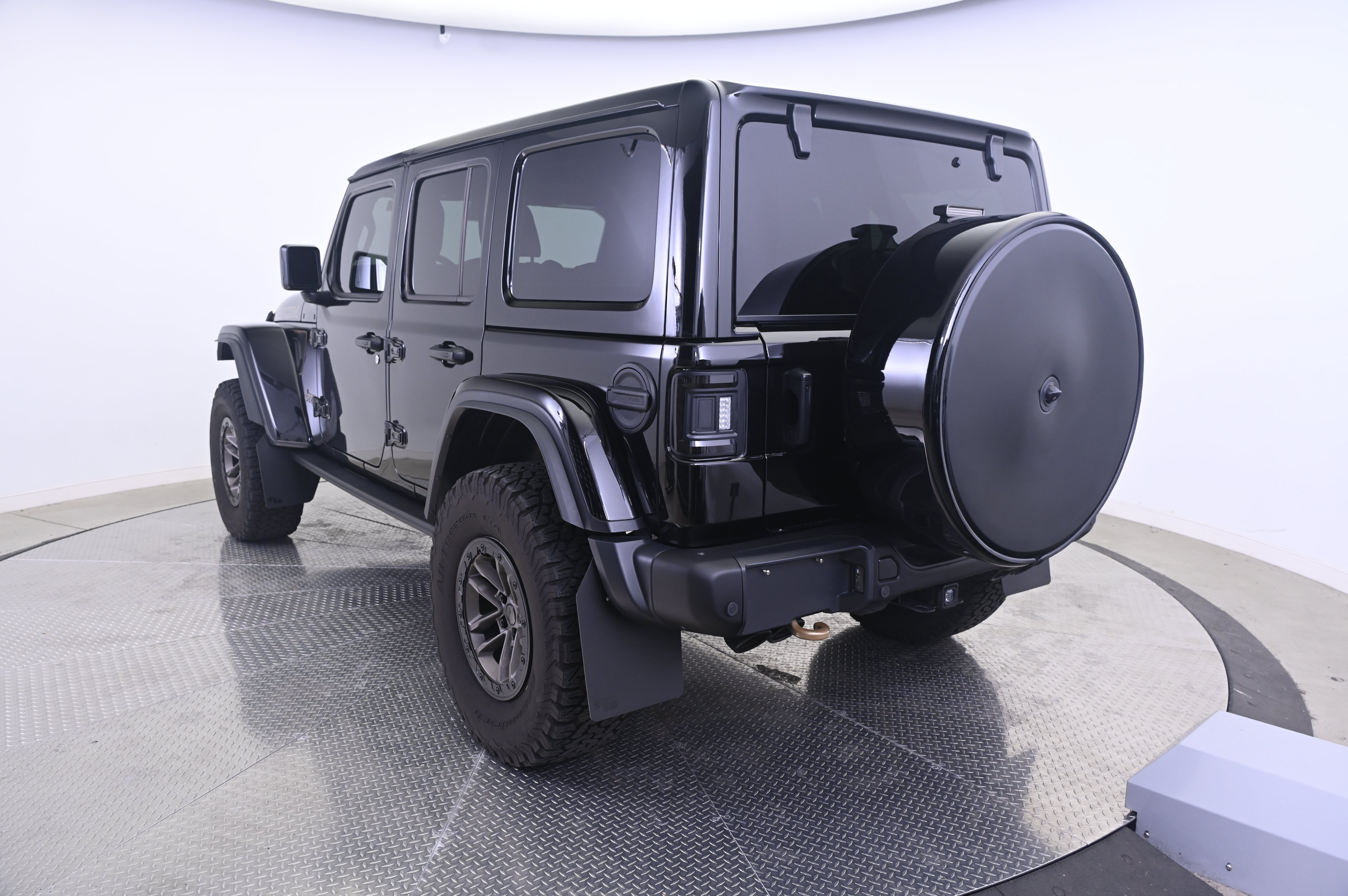 Used 2025 Jeep Wrangler Unlimited Rubicon 392 AWD/4WD image 3