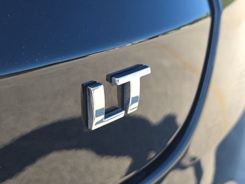 Used 2025 Chevrolet Trax LT FWD image 9