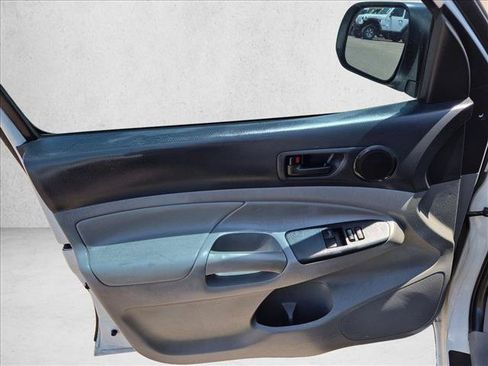 Used 2015 Toyota Tacoma 2WD Access Cab w/ Convenience Package image 10