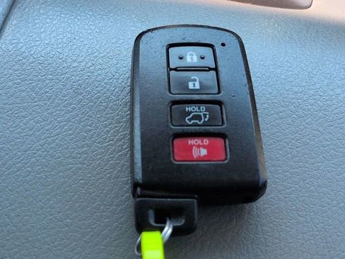 Used 2017 Toyota Highlander XLE image 38