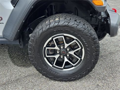 Used 2024 Jeep Wrangler Unlimited Rubicon AWD/4WD image 4
