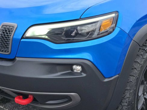 Used 2019 Jeep Cherokee Trailhawk w/ Comfort/Convenience Group image 9