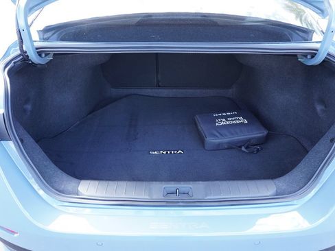 Certified 2025 Nissan Sentra SR FWD image 8