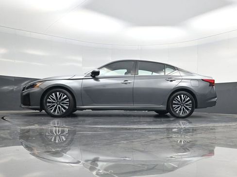 Used 2024 Nissan Altima 2.5 SV FWD image 52