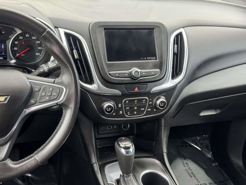 Used 2020 Chevrolet Equinox LT FWD image 3