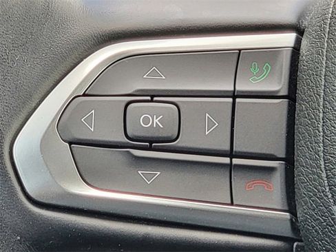 Certified 2022 Jeep Compass Limited image 33