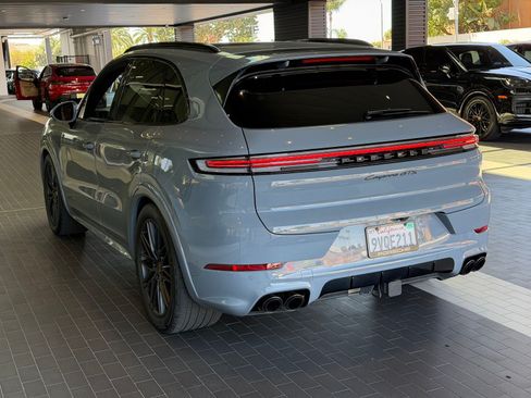Certified 2025 Porsche Cayenne GTS AWD/4WD image 2