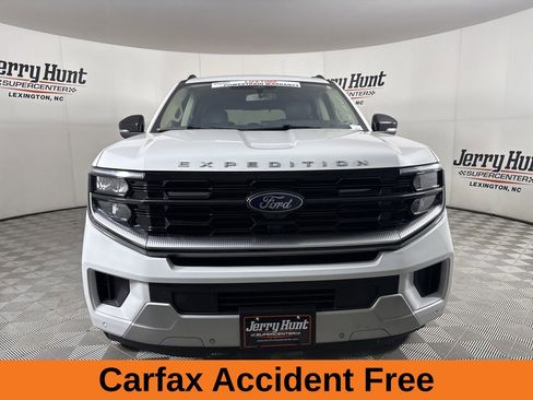 Used 2025 Ford Expedition Platinum image 3