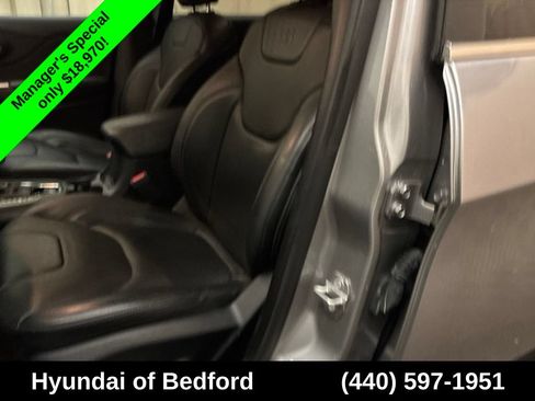 Used 2019 Jeep Cherokee Limited FWD image 13