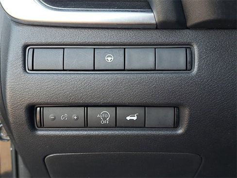 Used 2024 Nissan Rogue SV image 22