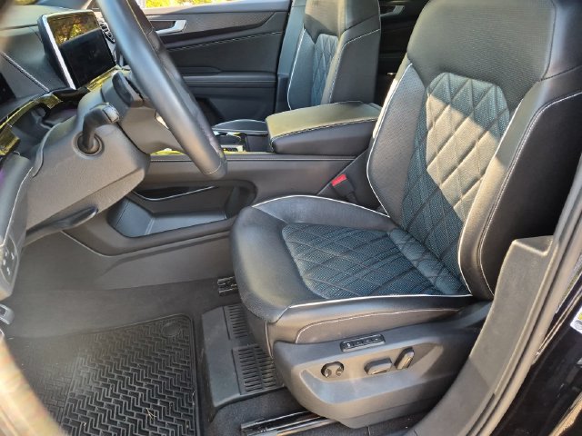 Used 2024 Volkswagen Atlas Cross Sport SEL Premium R-Line AWD/4WD image 17