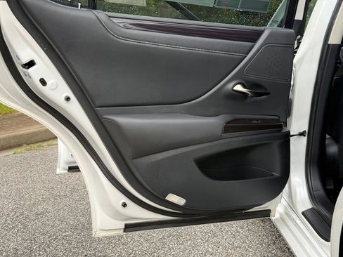 Used 2019 Lexus ES 350 w/ Premium Package FWD image 23