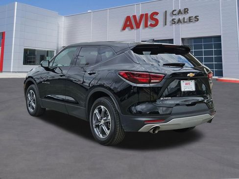 Used 2025 Chevrolet Blazer LT FWD image 3
