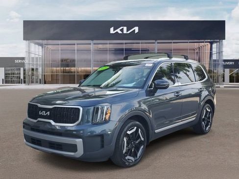 Certified 2023 Kia Telluride EX w/ EX Captain's Chair Package FWD image 3