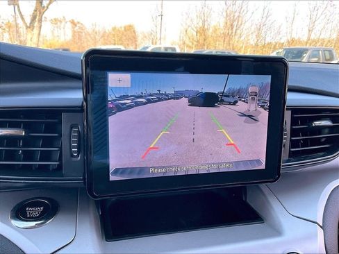 Used 2023 Ford Explorer XLT AWD/4WD image 19