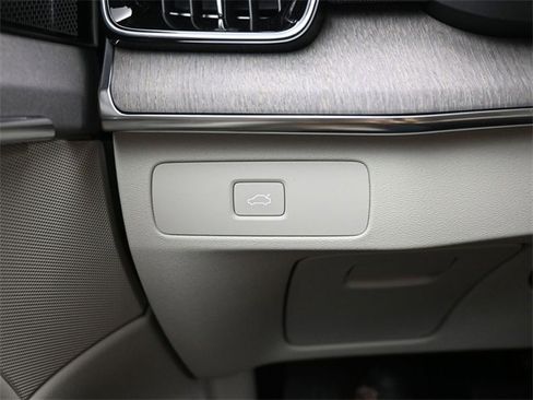 New 2026 Volvo XC90 B6 Ultra image 29
