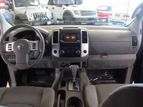 Used 2017 Nissan Frontier SV AWD/4WD image 25